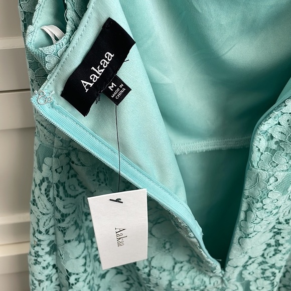 NWT Aakaa Women’s Blue Floral Lace Overlay Dress with Back Zipper - Size Medium - Picture 6 of 6